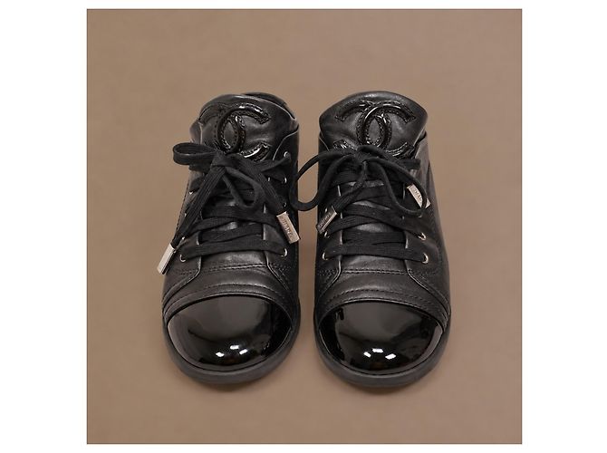 Chanel Sneakers in pelle nera e vernice - vista 6