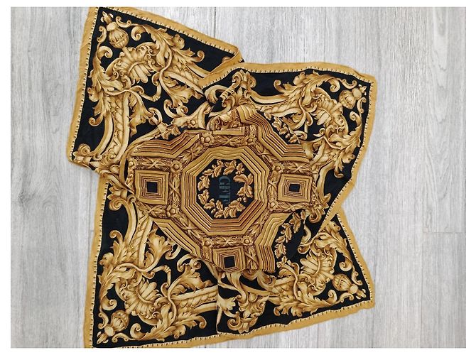 Foulard in seta Gianfranco Ferré - vista 9