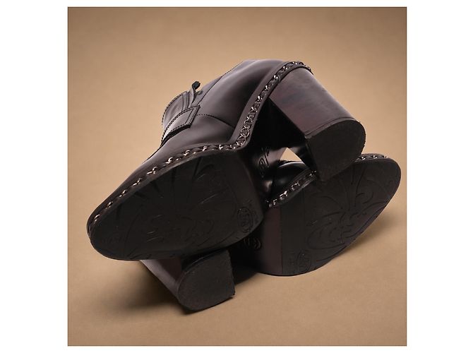 Chanel Mocassini con tacco in pelle nera con catena - vista 5