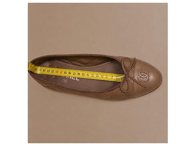 Chanel Classic Ballerinas aus gestepptem Leder Etoupe - Ansicht 17