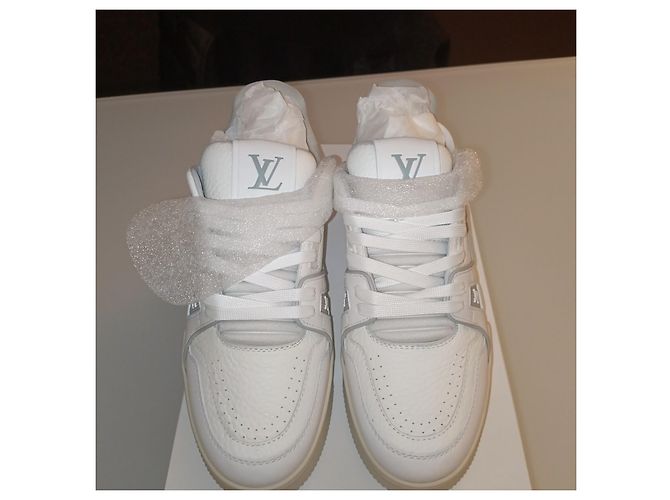 Louis Vuitton LV Trainer Sneaker Uniform in Pelle Bianca - vista 2