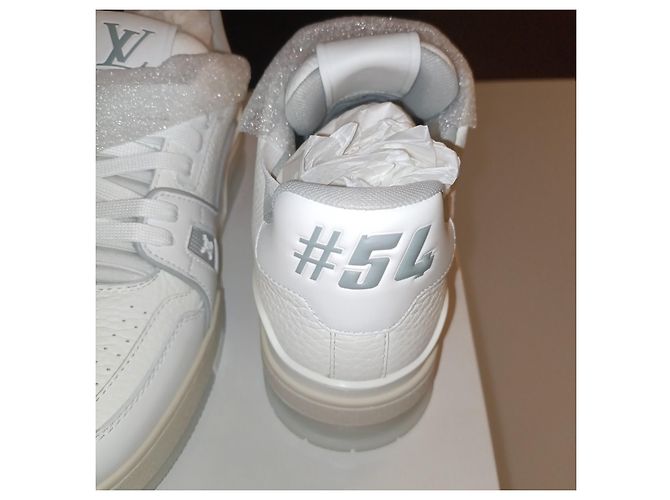 Louis Vuitton LV Trainer Sneaker Uniform in Pelle Bianca - vista 3