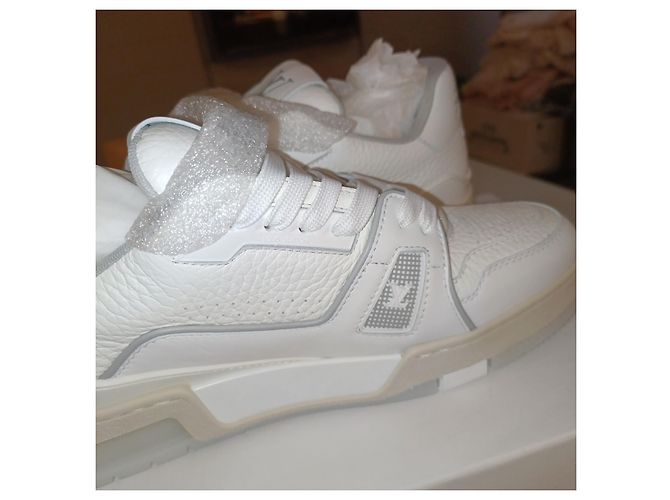 Louis Vuitton LV Trainer Sneaker Uniform in Pelle Bianca - vista 5