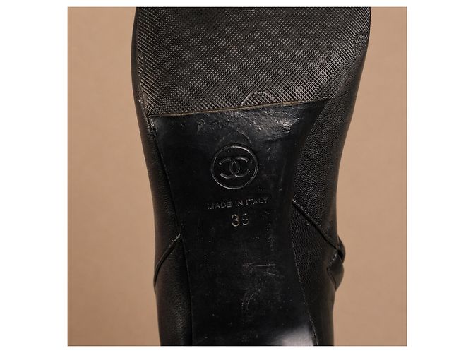 Botas mosqueteras Chanel de cuero negro - vista 14