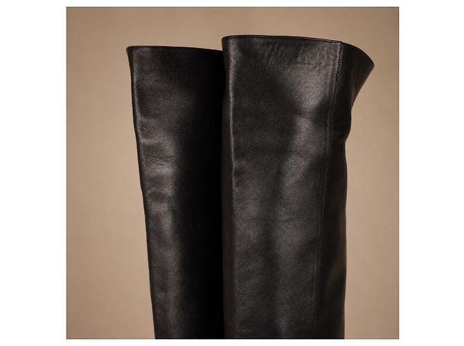 Botas mosqueteras Chanel de cuero negro - vista 8