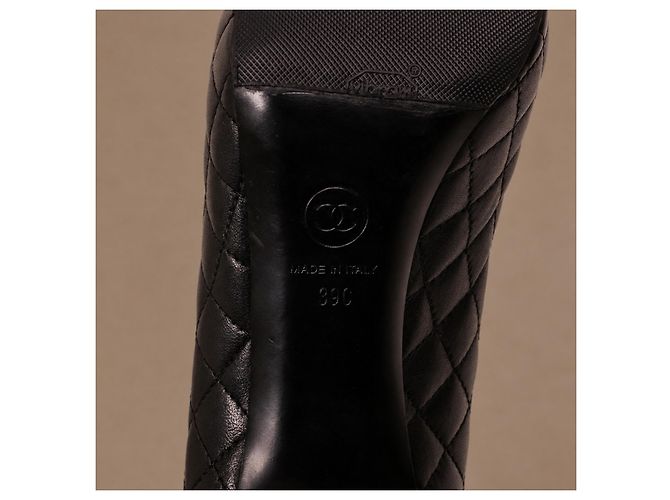 Chanel Matelassé Pumps aus schwarzem Leder - Ansicht 13