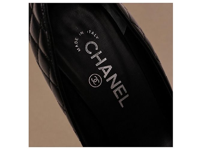 Chanel Matelassé Pumps aus schwarzem Leder - Ansicht 15