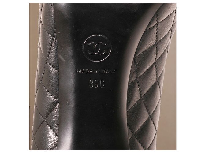 Chanel Matelassé Pumps aus schwarzem Leder - Ansicht 18
