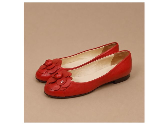 Chanel Ballerine in pelle rossa con Camelia - vista 3