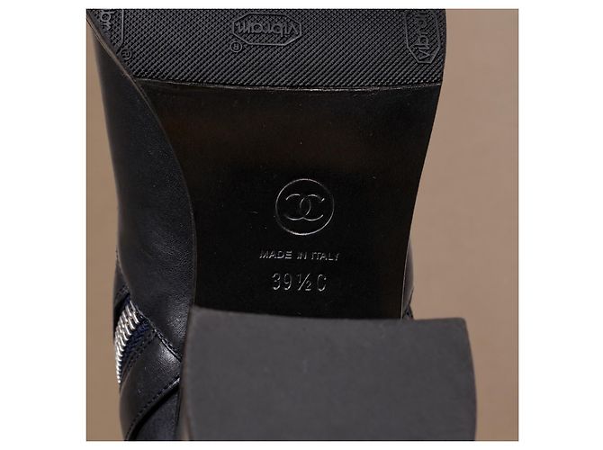 Botines Chanel en cuero y ante negro con puntera reforzada - vista 16