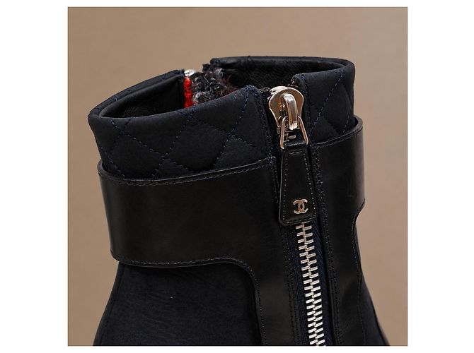 Botines Chanel en cuero y ante negro con puntera reforzada - vista 17