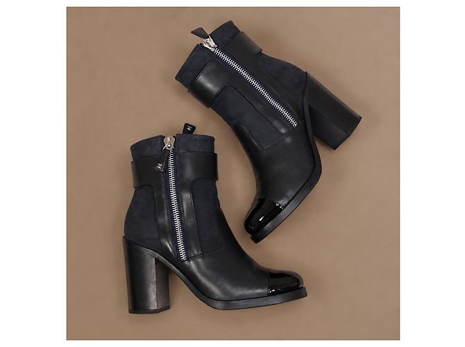 Botines Chanel en cuero y ante negro con puntera reforzada - vista 9