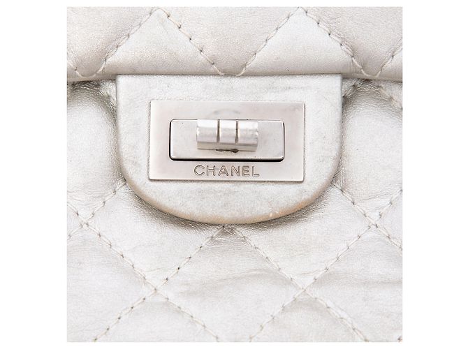 Chanel Silver Quilted Metallic Calfskin Reissue 2.55 Chain Flap - vista 5