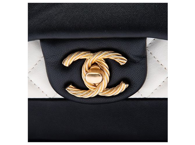 Chanel Black Paris Cosmopolite Small Bicolor Textured Lambskin Flap - vista 5