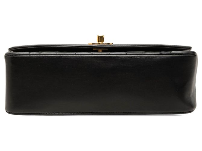 Chanel Black Small Lambskin Diana Flap - vista 3