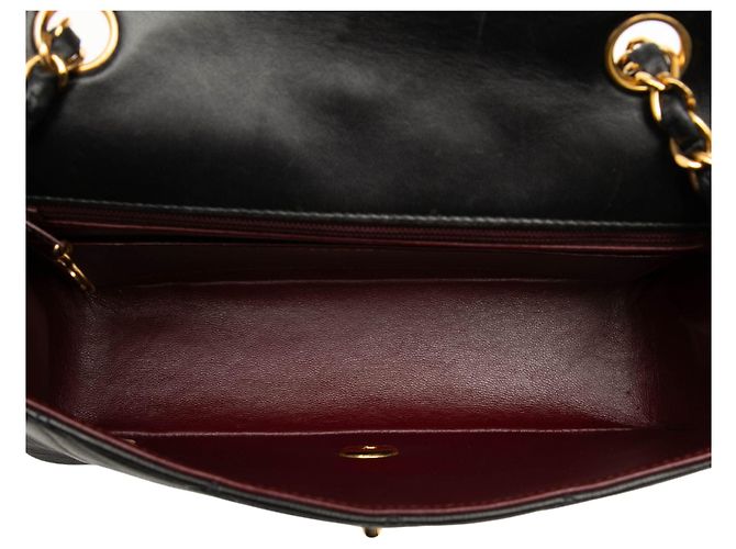 Chanel Black Small Lambskin Diana Flap - vista 4