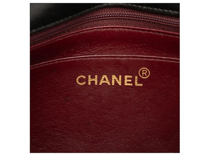 Chanel Black Small Lambskin Diana Flap - vista 5