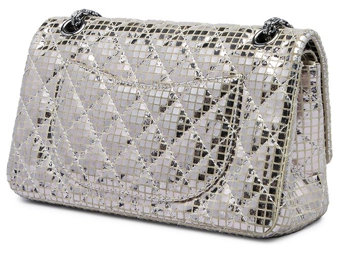 Chanel Silver Quilted Mirror Calfskin and Suede Reissue 2.55 Double Flap 225 - vista 2