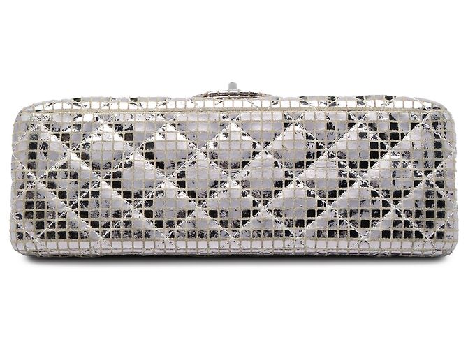 Chanel Silver Quilted Mirror Calfskin and Suede Reissue 2.55 Double Flap 225 - vista 3