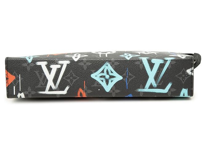 Louis Vuitton Black Monogram Eclipse Graffiti Pochette Voyage MM - vista 3