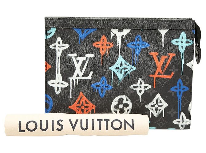 Louis Vuitton Black Monogram Eclipse Graffiti Pochette Voyage MM - vista 7