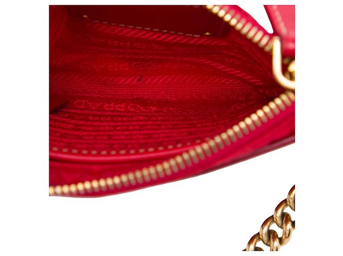 Borsa a tracolla Prada in Tessuto con rifiniture in Saffiano rosso e logo a catena - vista 4