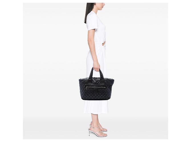 Bolso Tote reversible Coco Cocoon de nailon acolchado negro Medium Chanel - vista 6