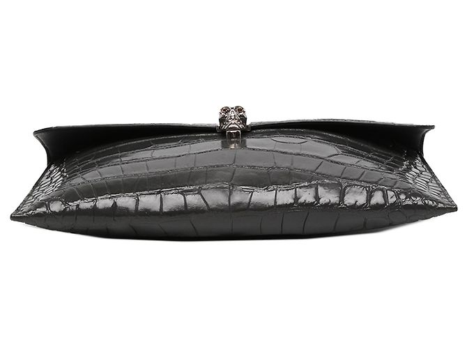 Clutch Alexander McQueen in pelle embossed effetto coccodrillo nera con teschio - vista 3