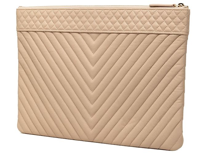 Chanel Beige Large Chevron Caviar O Case Clutch - vista 2