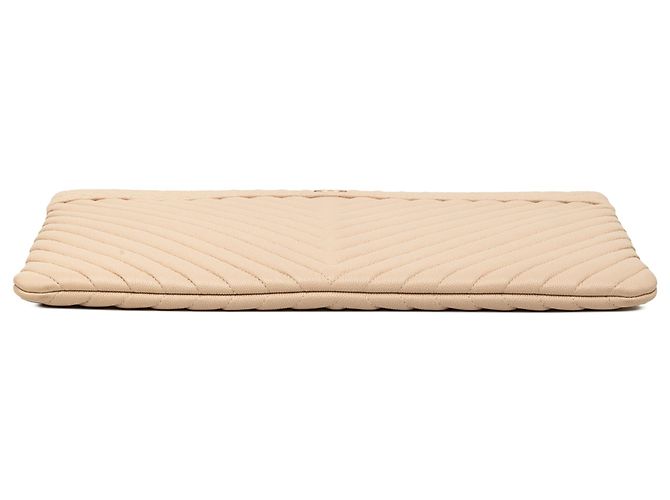 Chanel Beige Large Chevron Caviar O Case Clutch - vista 3