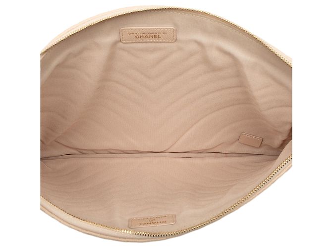 Chanel Beige Large Chevron Caviar O Case Clutch - vista 4
