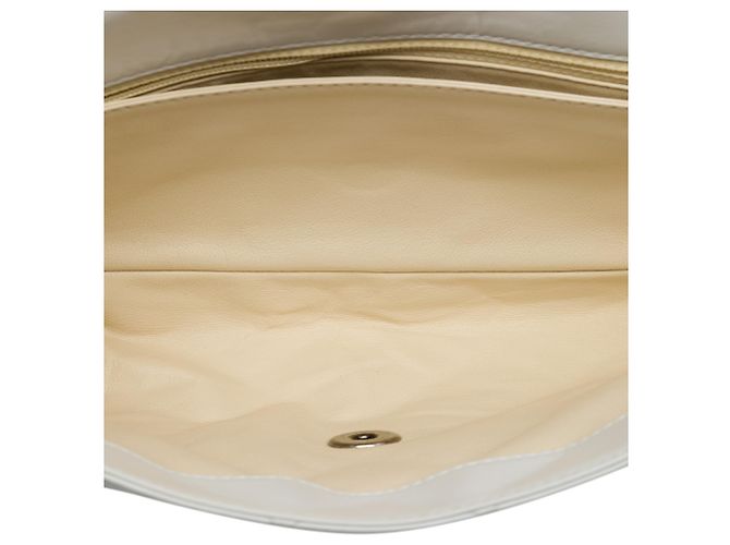 Chanel White Quilted Glazed Calfskin Soft Boy Flap - vista 4