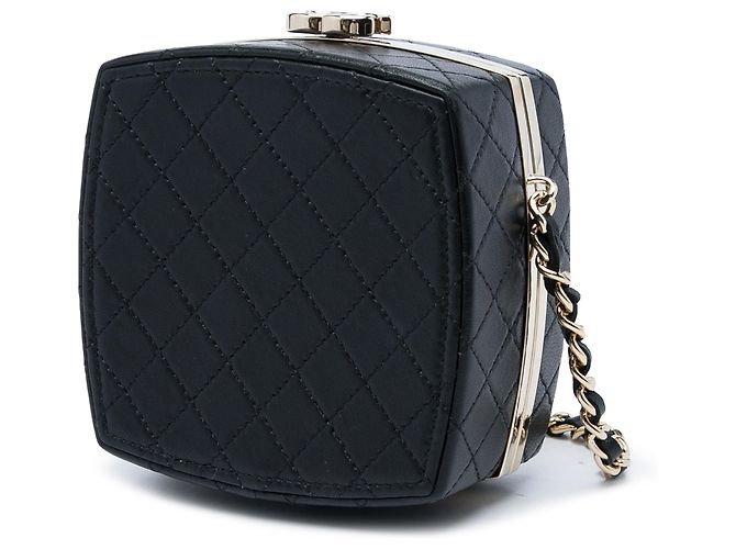 Clutch Make Up Box Chanel in pelle di agnello matelassé nera con catena - vista 2