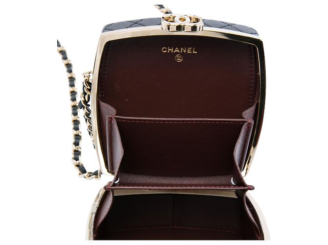 Clutch Make Up Box Chanel in pelle di agnello matelassé nera con catena - vista 4