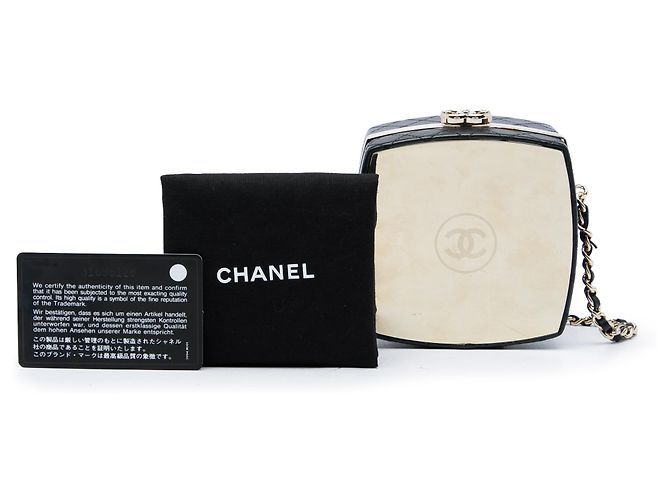 Clutch Make Up Box Chanel in pelle di agnello matelassé nera con catena - vista 6