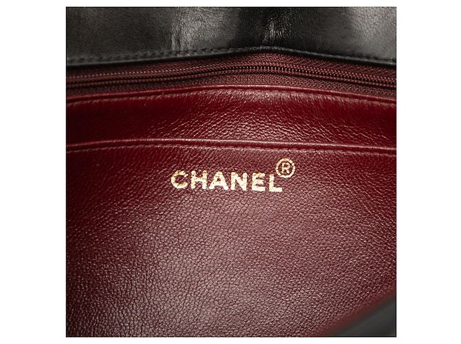 Chanel Black Small Quilted Lambskin Diana Single Flap - vista 5