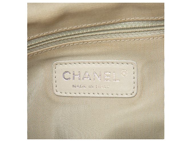 Bolso Hobo Chanel de piel de cordero lavada acolchada marrón con cadena - vista 5