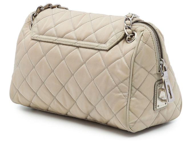 Prada Crossbody-Tasche mit Klappe und Kette aus braunem gestepptem Tessuto - Ansicht 2
