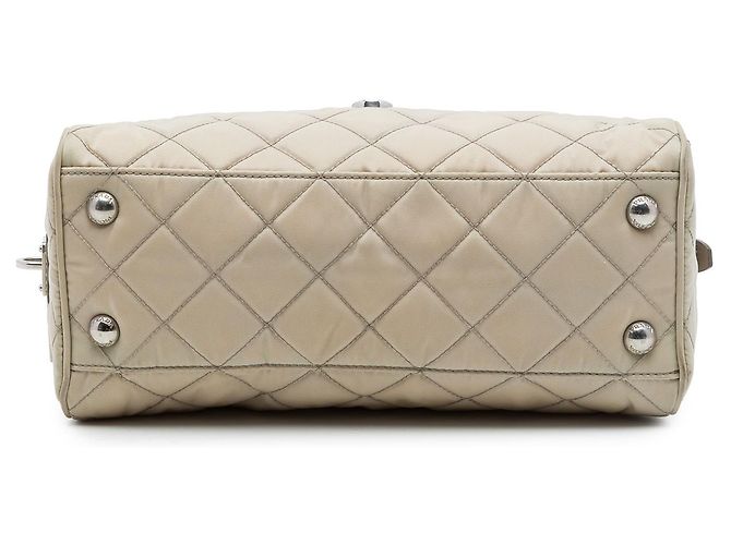 Prada Crossbody-Tasche mit Klappe und Kette aus braunem gestepptem Tessuto - Ansicht 3