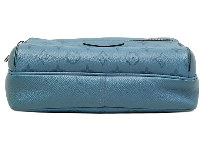 Louis Vuitton Blue Monogram Taigarama Outdoor Messenger - vista 3