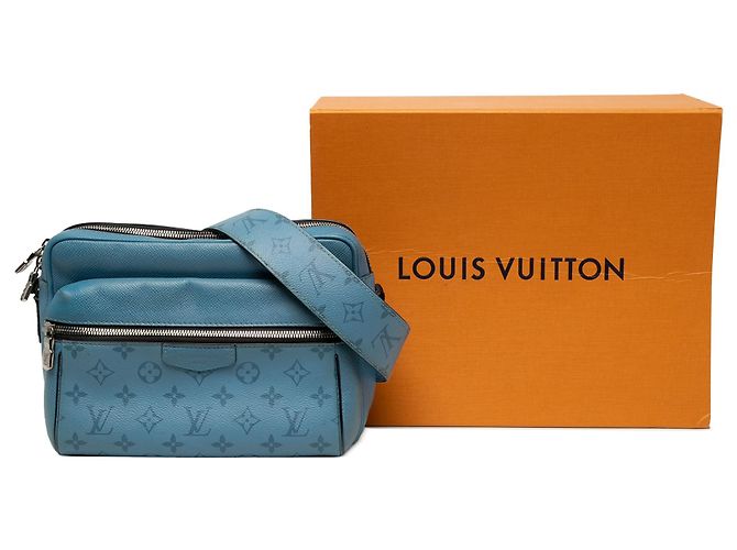 Louis Vuitton Blue Monogram Taigarama Outdoor Messenger - vista 6