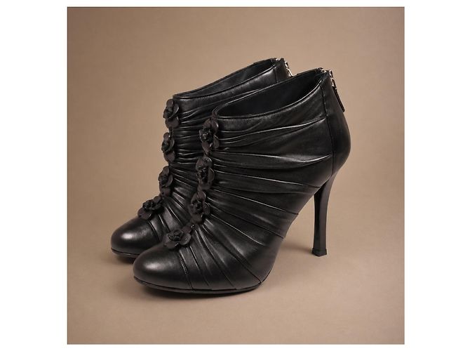 Botines Chanel Camelia de cuero negro - vista 4