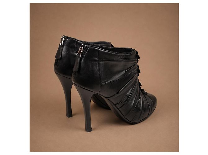 Botines Chanel Camelia de cuero negro - vista 6