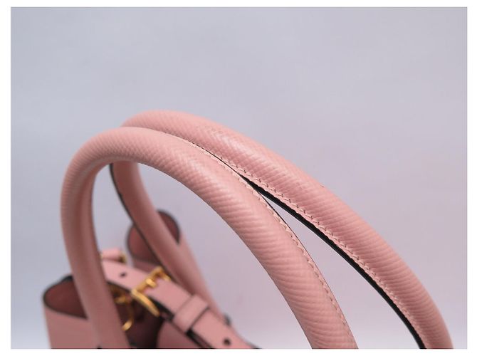 NOVA BOLSA DE MÃO PRADA DOUBLE B2756T COURO SAFFIANO ROSE COM ALÇA - vista 13