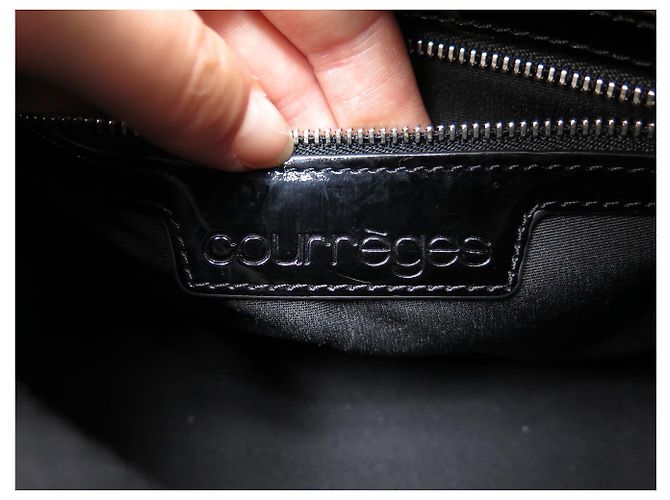 NUOVA BORSA A MANO COURREGES LOOP SMALL IN PELLE VERNICIATA NERA BORSA A TRACCOLLA - vista 9