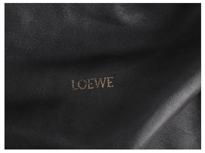 Borsa a pochette Loewe Flamenco Medium in pelle di vitello nappa nera - vista 8
