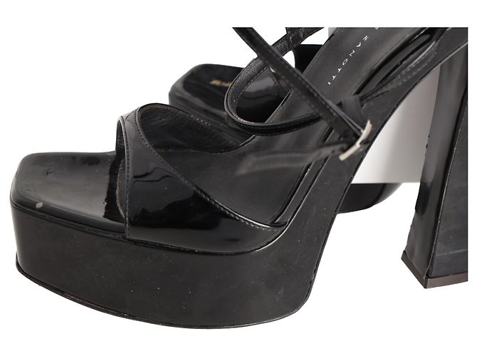 Sandali platform Sylvy di Giuseppe Zanotti in pelle verniciata nera - vista 10
