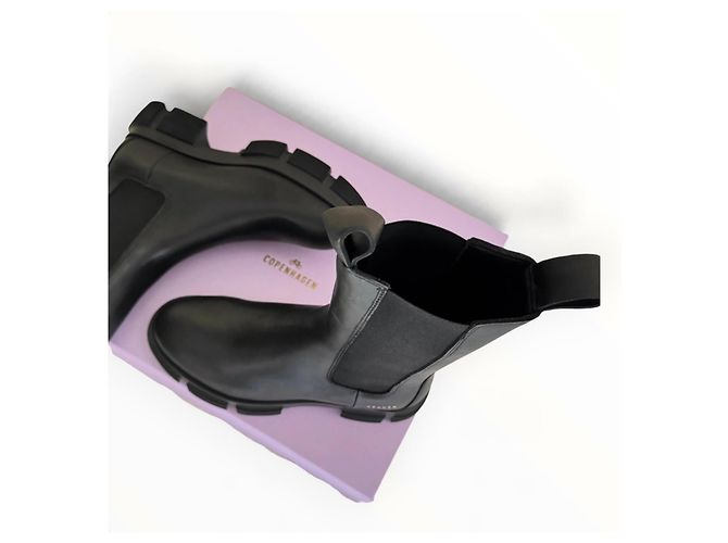 Autre Marque Copenhagen Studios Botas Chelsea de cuero negro - vista 17