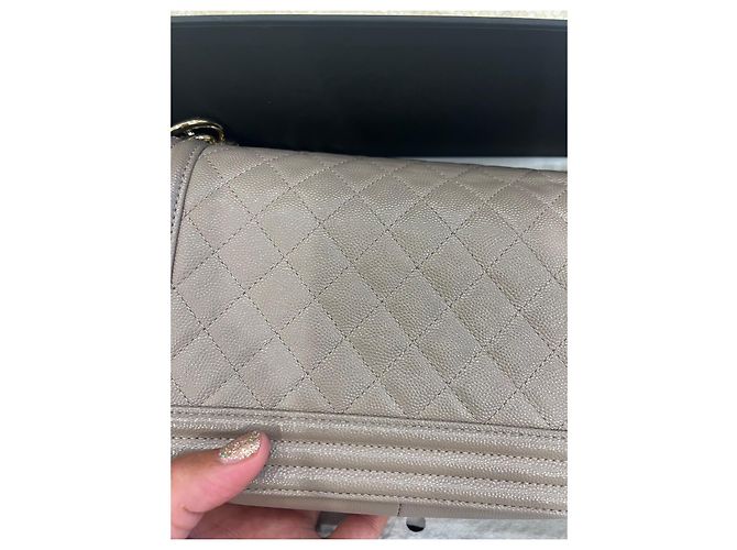 Borsa Chanel Boy Medium in Pelle Caviar Grigia - vista 7