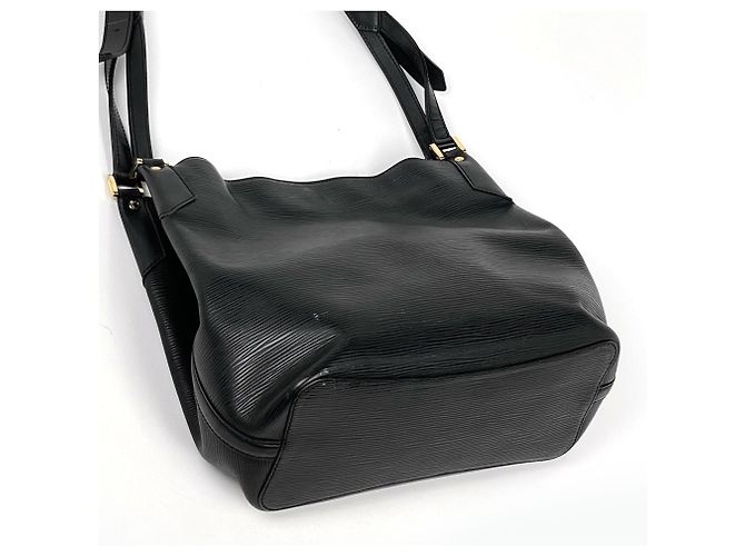 Louis Vuitton Mandala MM Shoulder Bag - view 2